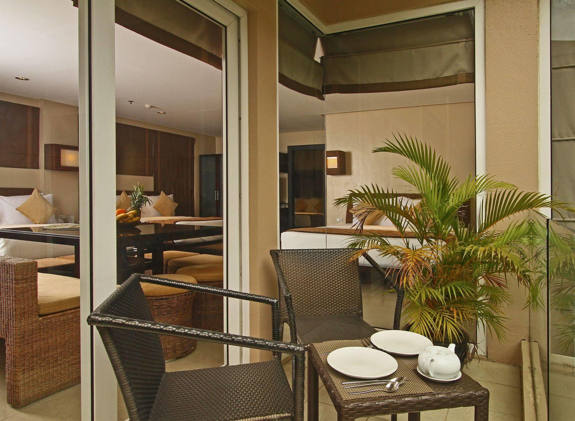 Two Seasons Boracay Resort Balabag  Bagian luar foto