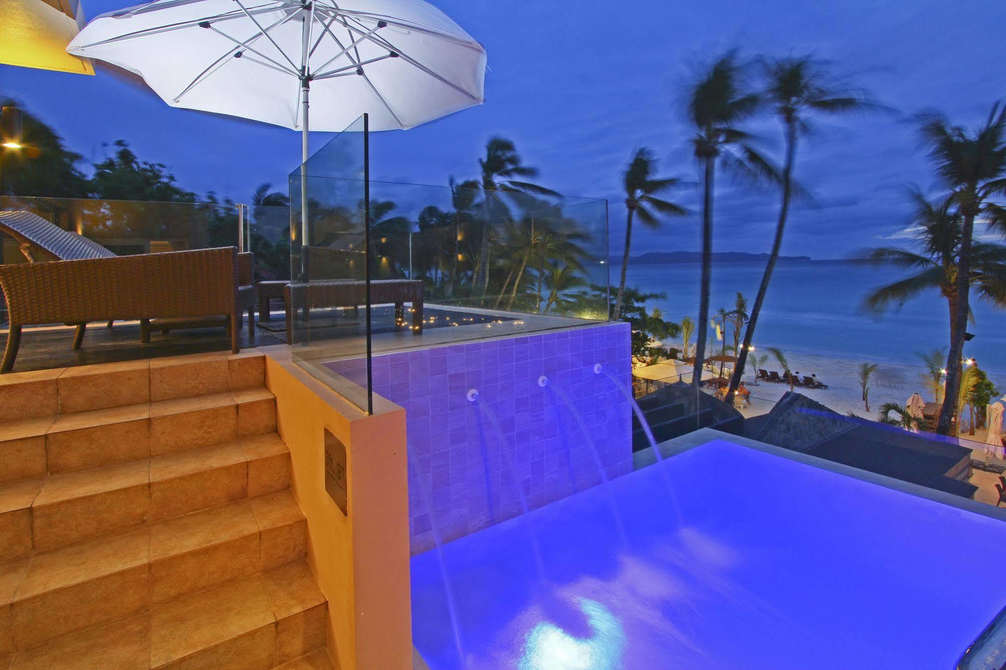 Two Seasons Boracay Resort Balabag  Bagian luar foto