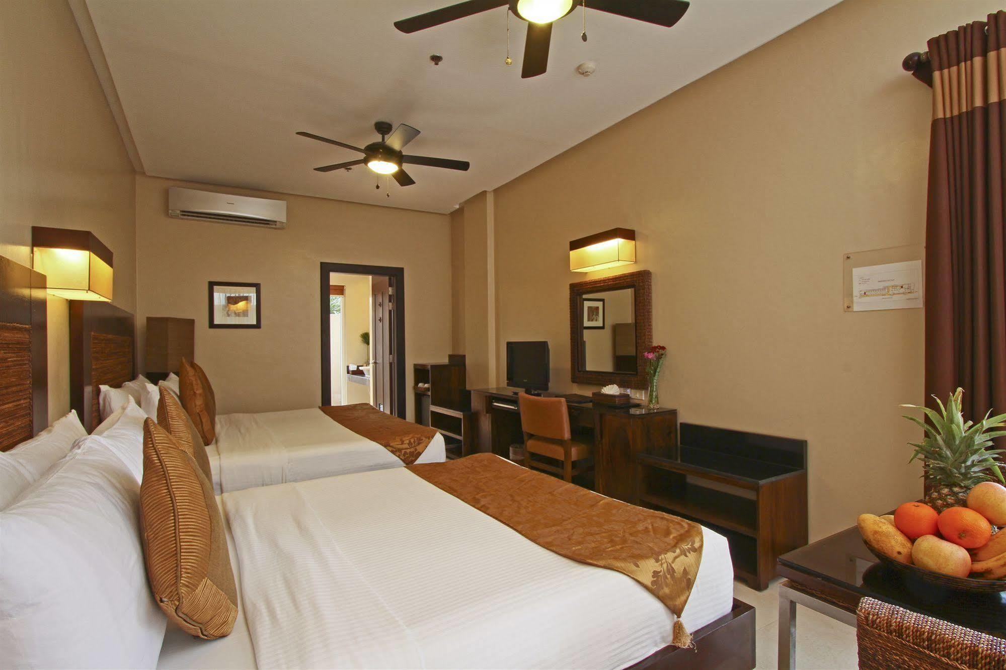 Two Seasons Boracay Resort Balabag  Bagian luar foto